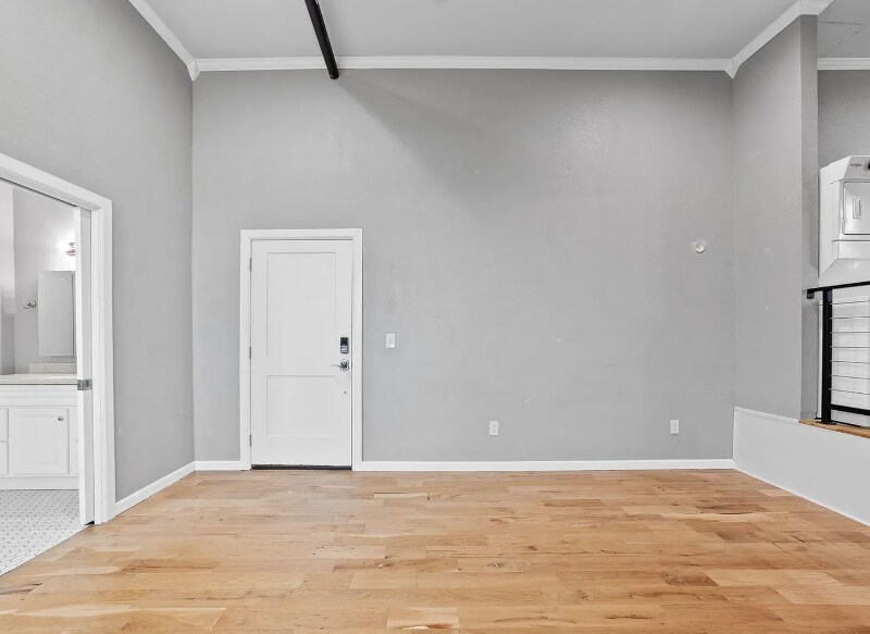 Building Photo - 2714 E 15th St