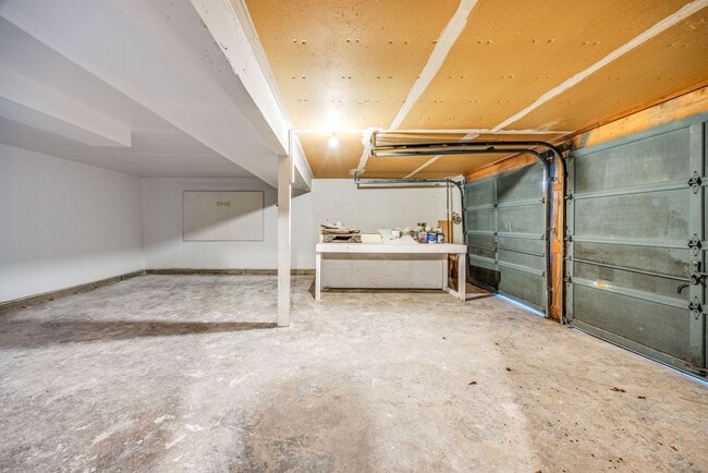 Building Photo - 4617 Basswood Ct SE