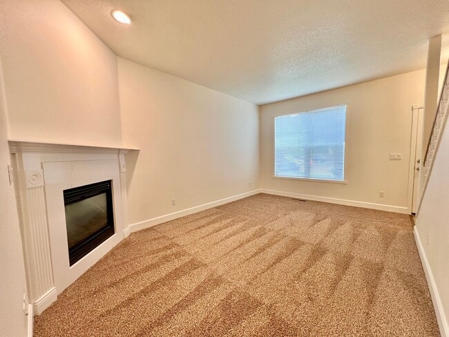 Building Photo - NEWLY RENOVATED! Spacious 2-Bedroom Townhome in a Charming Cul-de-Sac!