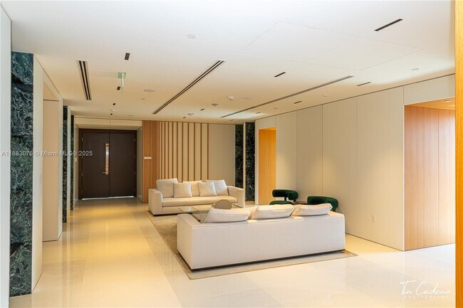 Building Photo - 300 Biscayne Blvd Way