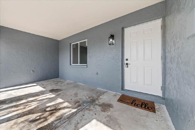 Building Photo - Stunning Newly Rehabbed Single-Family Home — Modern Design • Near Beach, Shopping & Dining!