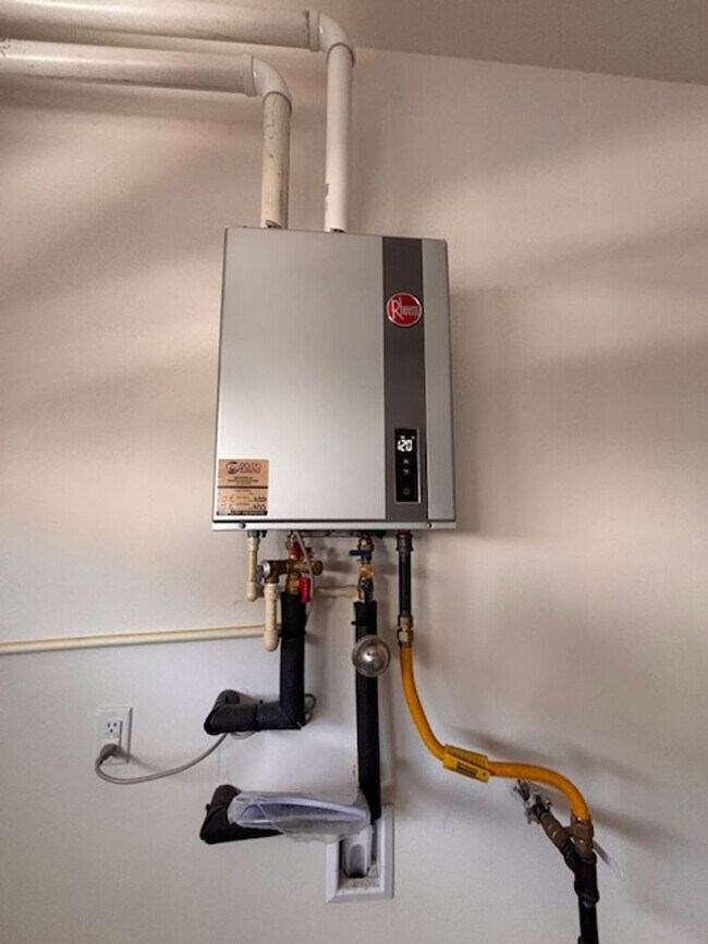 Building Photo - Welcome home to this beautiful Murrieta Town Home!