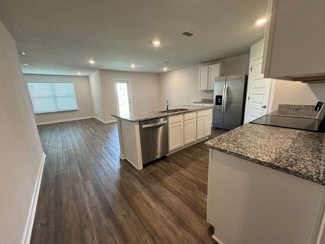 Building Photo - Pensacola - Deer Run - 4 bed, 2 bath w/ co...