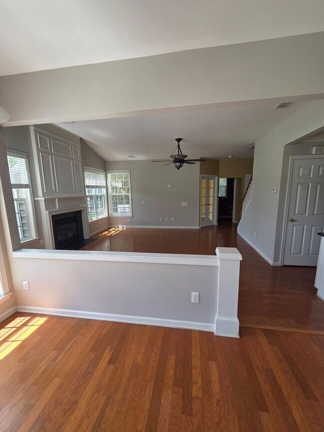 Building Photo - Beautiful 4 Bedroom, 2.5 Bath in Ballantyne Area