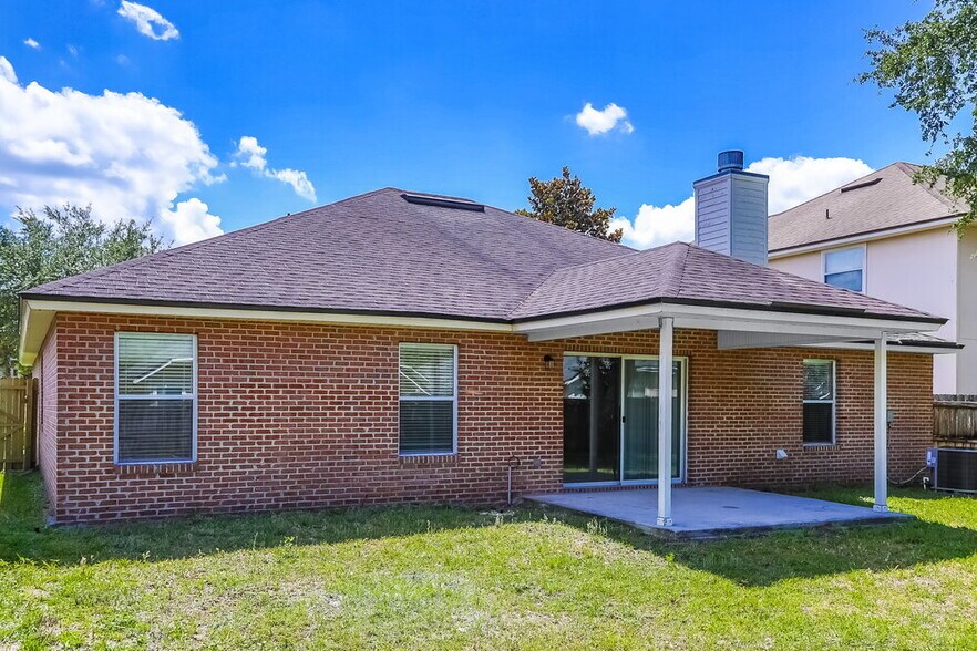 Building Photo - 2995 Thorncrest Dr