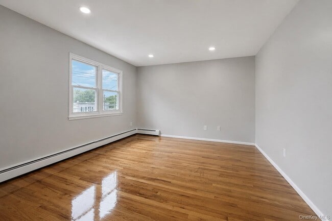 Building Photo - 54 Farquhar Ave