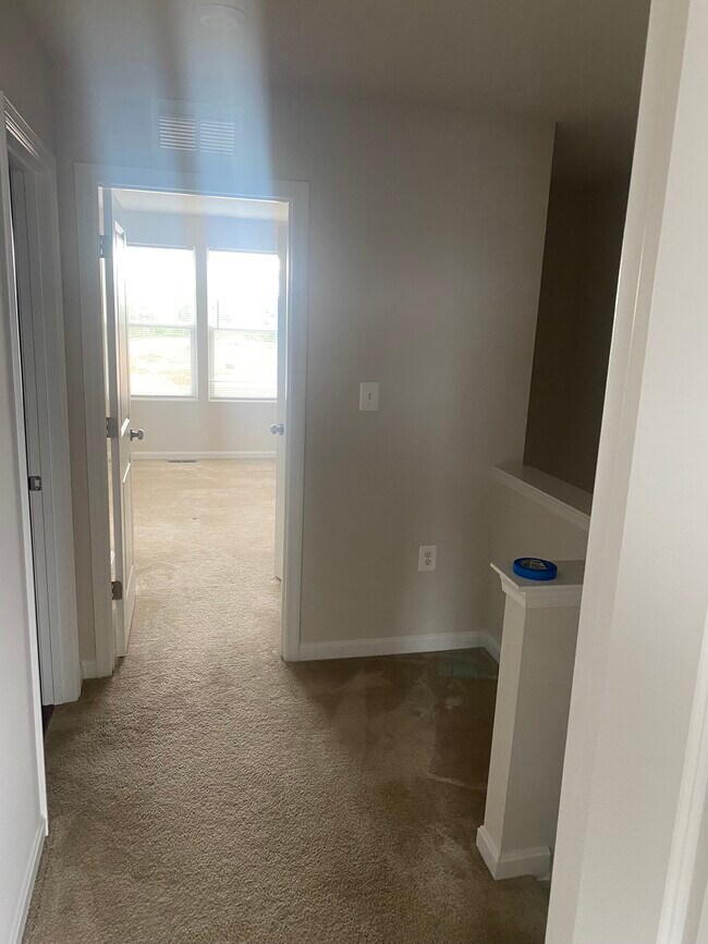 Building Photo - 36 Anthem St