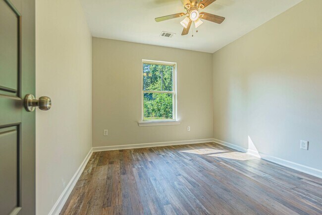 Building Photo - Spacious Four-Bedroom Two-Bath Home on One...