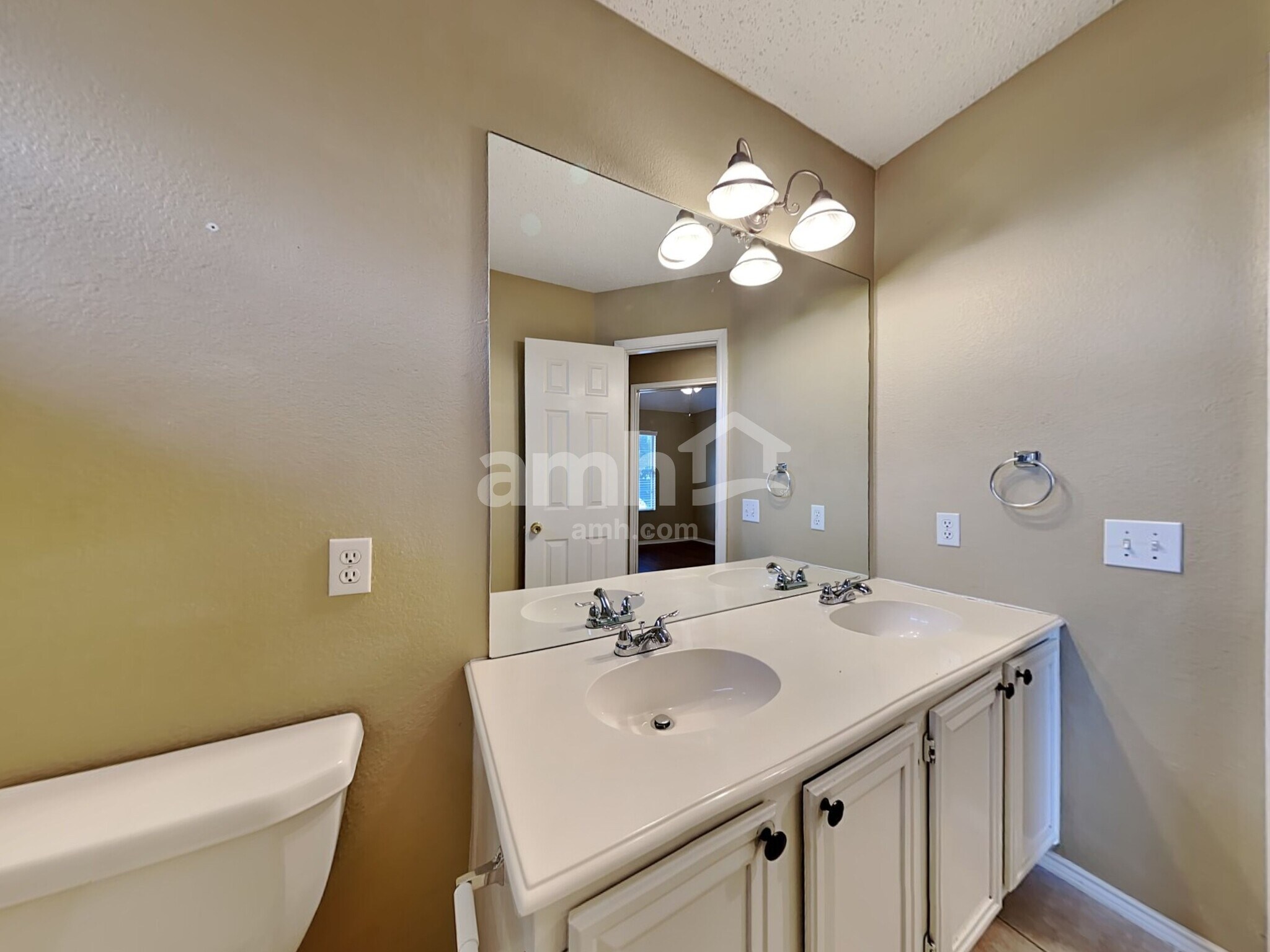 Building Photo - 3406 Broadview Ct