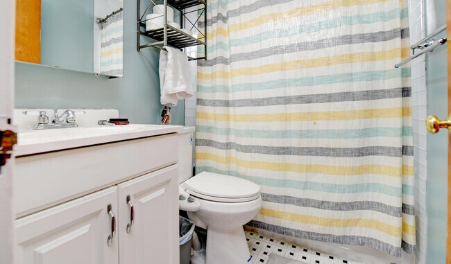 Building Photo - 1870 Northwest Blvd