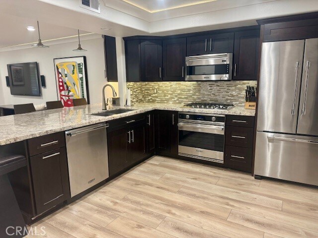 Primary Photo - 200 CA-1