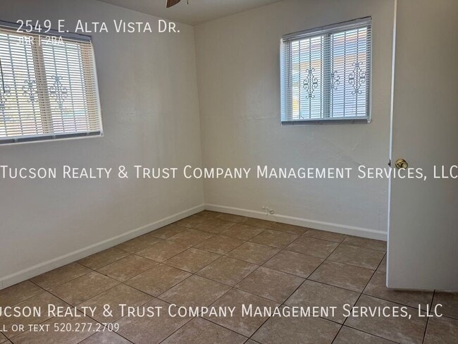 Building Photo - 2549 E Alta Vista St