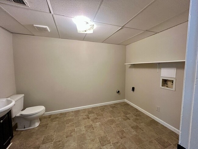 Building Photo - 1 Robin Ct