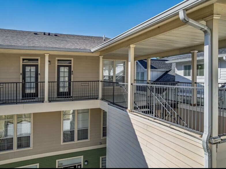 Building Photo - 415 Saint Francis St