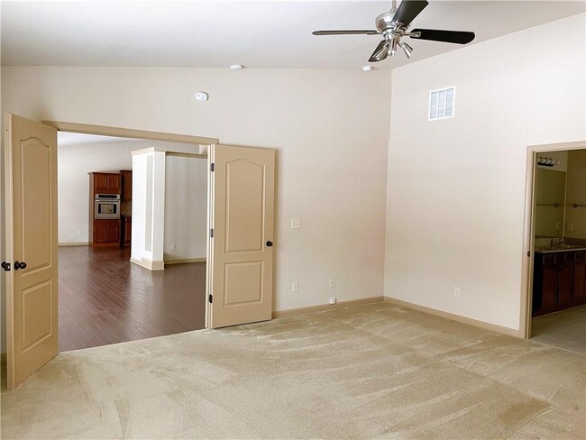 Building Photo - 1821 Bridle Rd