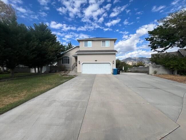 Building Photo - 213 Lakeview Dr