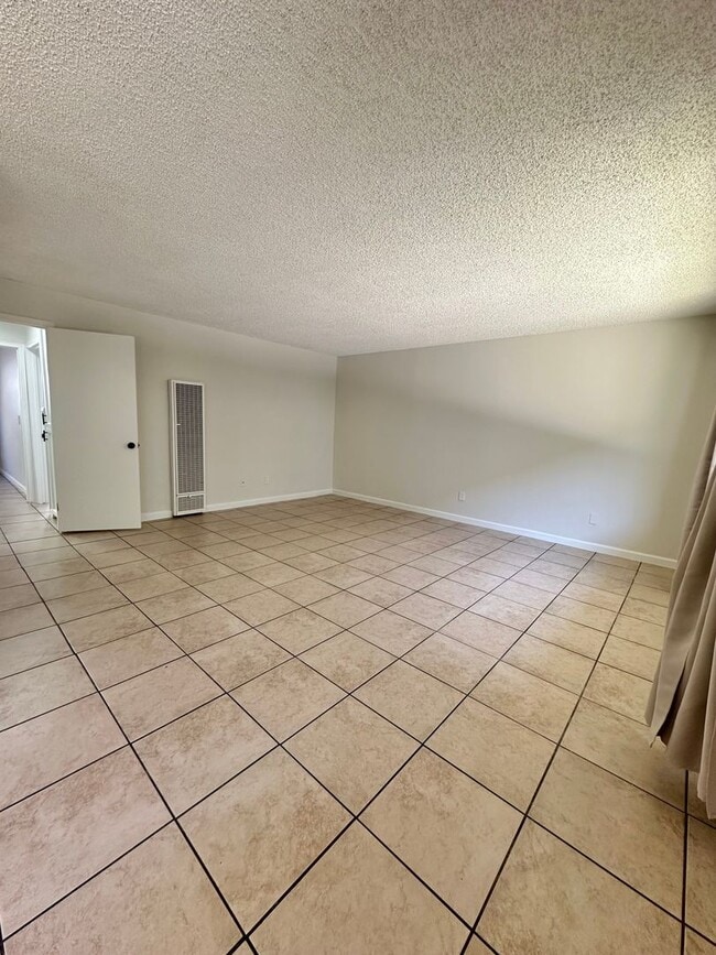 Building Photo - BEAUTIFUL 2 BD/1 BATH UNIT FOR RENT!