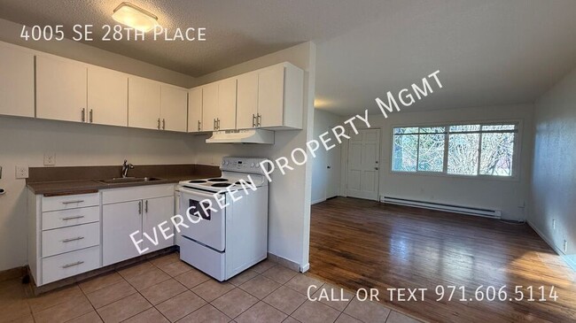 Building Photo - MOVE IN READY! $1,395 2BR/1BA With a Yard ...