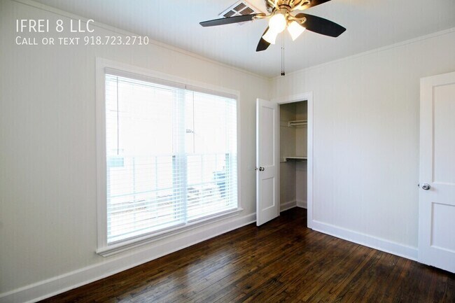 Building Photo - 2865 E Admiral Pl