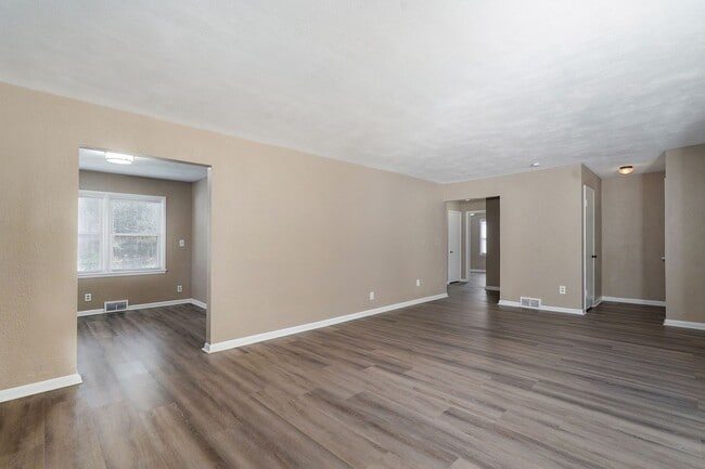 Building Photo - Adorable 3 Bedroom, 1.5 Bathroom House!