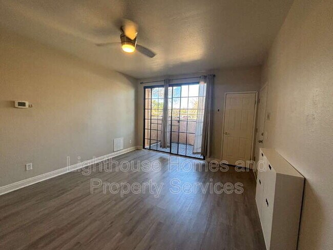 Building Photo - 5122 S Jones Blvd