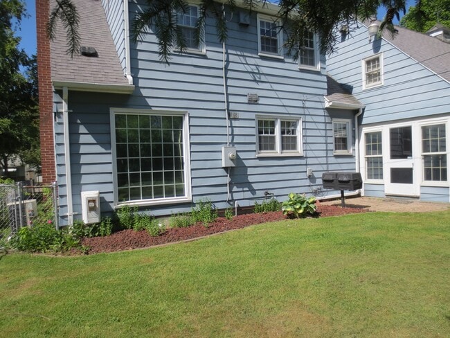 Building Photo - 522 E Atherton Rd