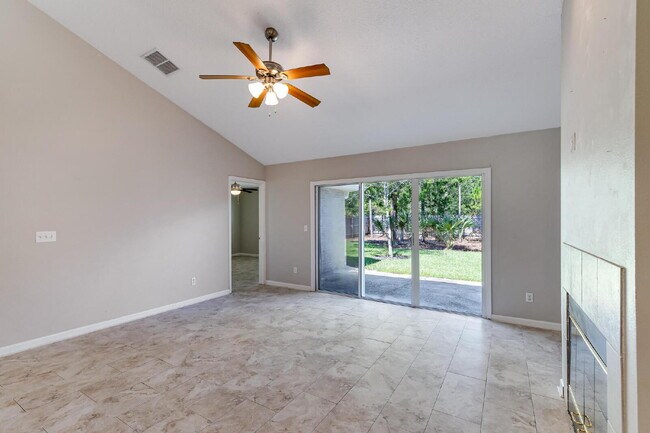 Building Photo - "Spacious 3-Bedroom Home with 2 Full Baths in the Heart of Palm Coast!"
