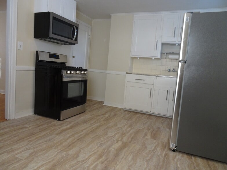 Kitchen - 615 Starin Ave