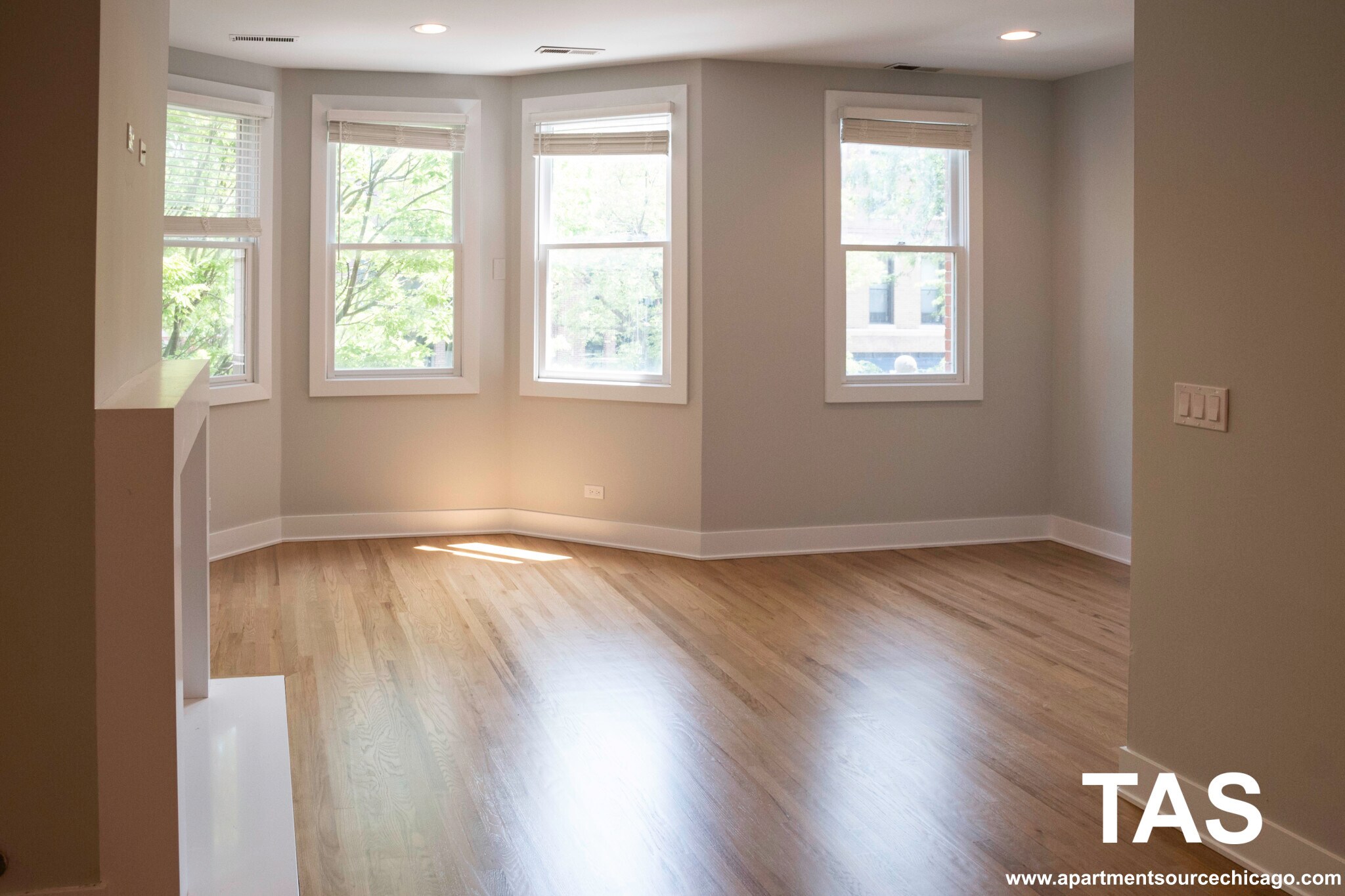 Building Photo - 2320 N Southport Ave