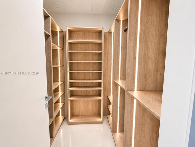 Building Photo - 300 Biscayne Blvd Way