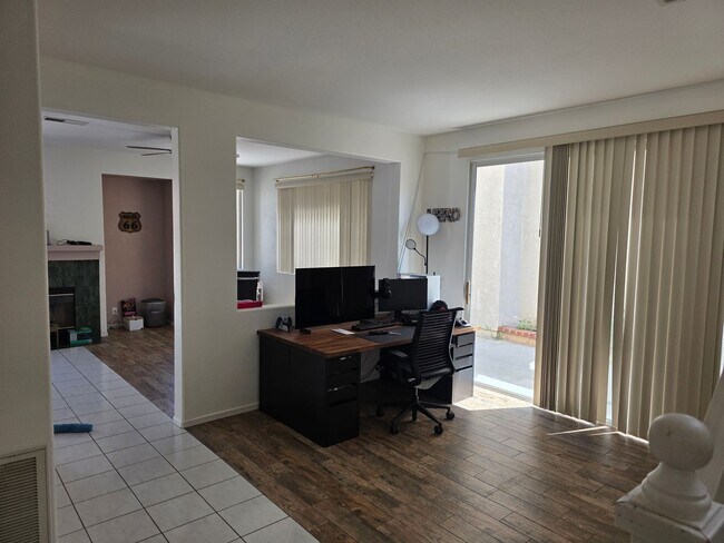 Building Photo - Bright & Spacious Family Home in a Private Gated Community