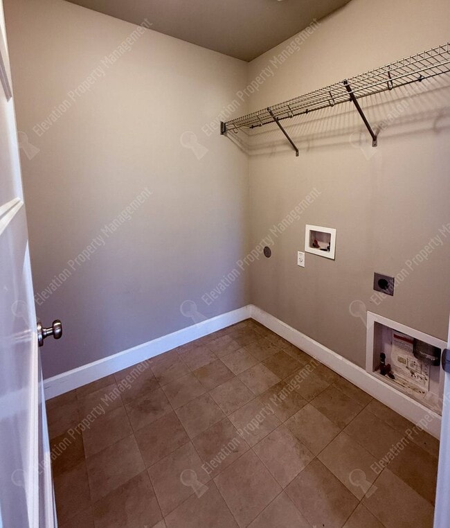 Building Photo - Modern 3 BR home in NE Bend near Orchard Park