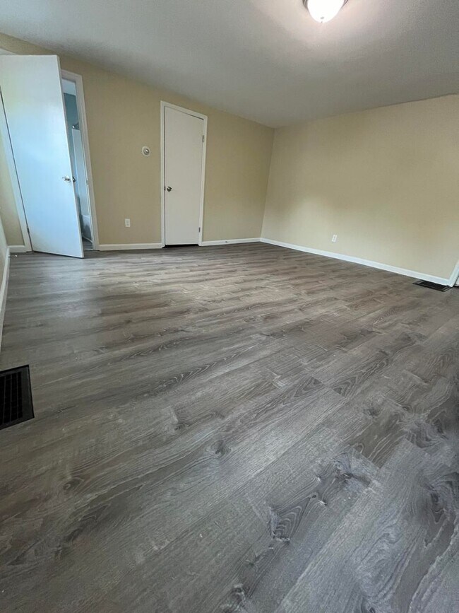 Building Photo - Gorgeous Studio Apartment in Quiet Pittsfield Street