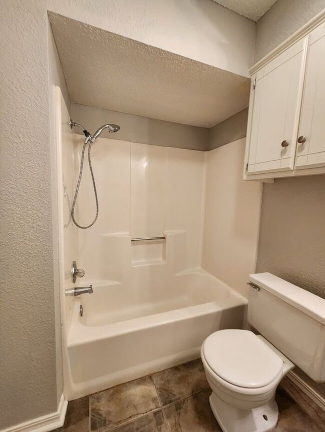 Building Photo - 3 Bed 2 Bath Home-Choctaw Trails Sec I Addition