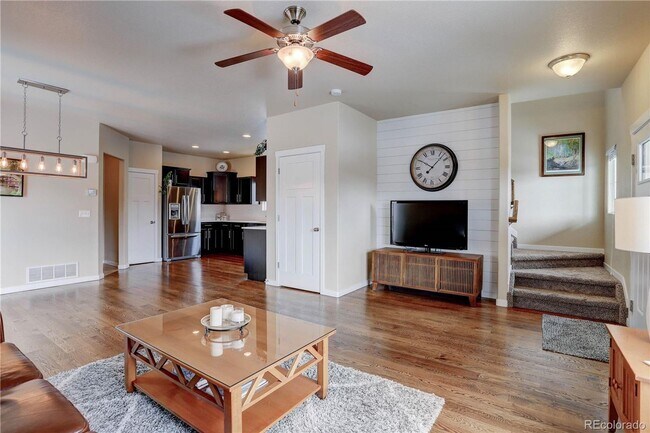 Building Photo - Beautiful 3 Bedroom 3 Bath Home Available ...