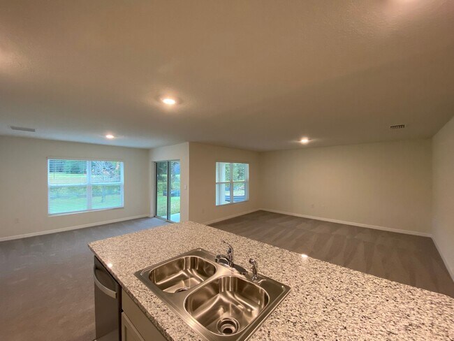 Building Photo - Desirable SE Ocala Neighborhood - Deer Path - 3/2/2 *Won't Last*