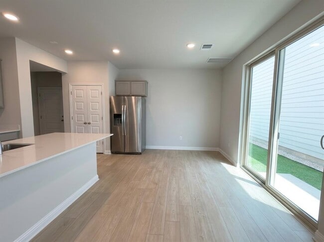 Building Photo - 8311 Springsteen Dr