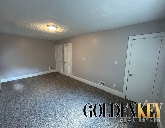 Building Photo - 15745 Cherrylawn St