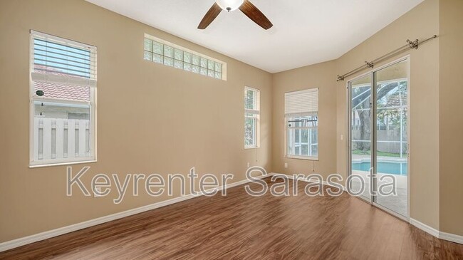 Building Photo - 6219 Aventura Dr