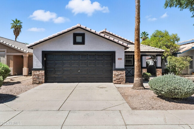 Primary Photo - 1424 E Binner Dr