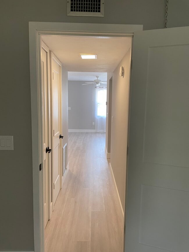 Building Photo - 26 Quails Run Blvd