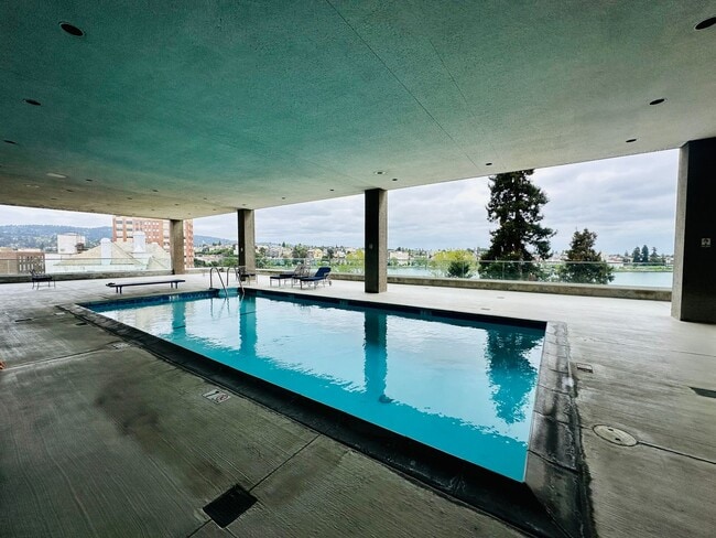 Building Photo - Luxury 12th Floor Corner 1bd/2bath w/ Incr...