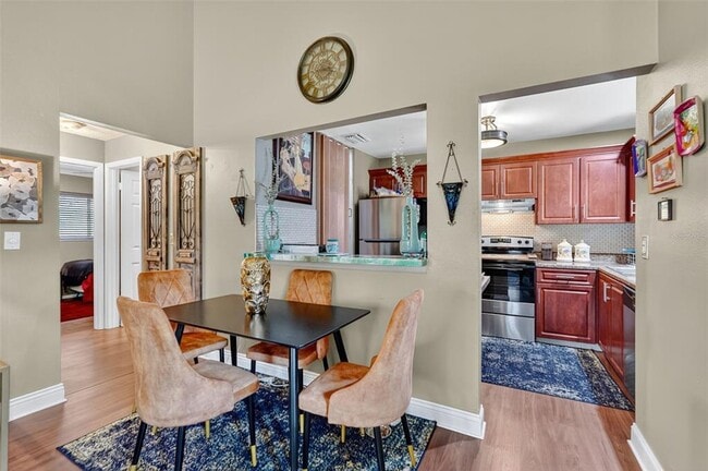 Building Photo - 1813 Bough Ave