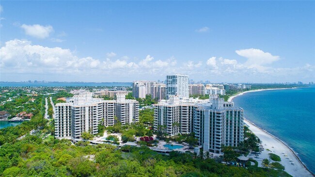 Building Photo - 1121 Crandon Blvd