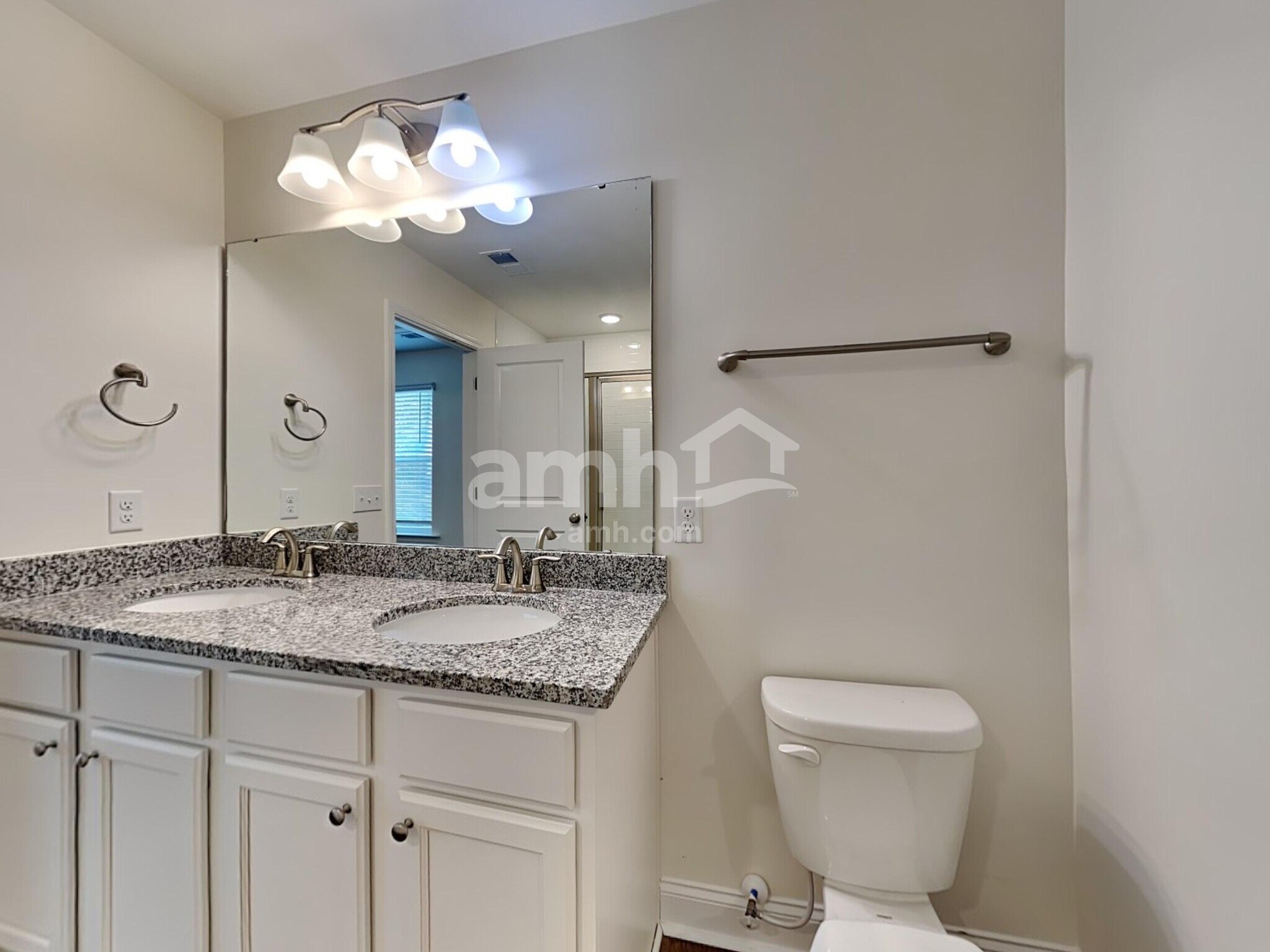 Building Photo - 117 Thatchet Dr