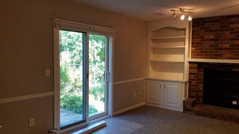 Building Photo - 213 S Brittany Dr