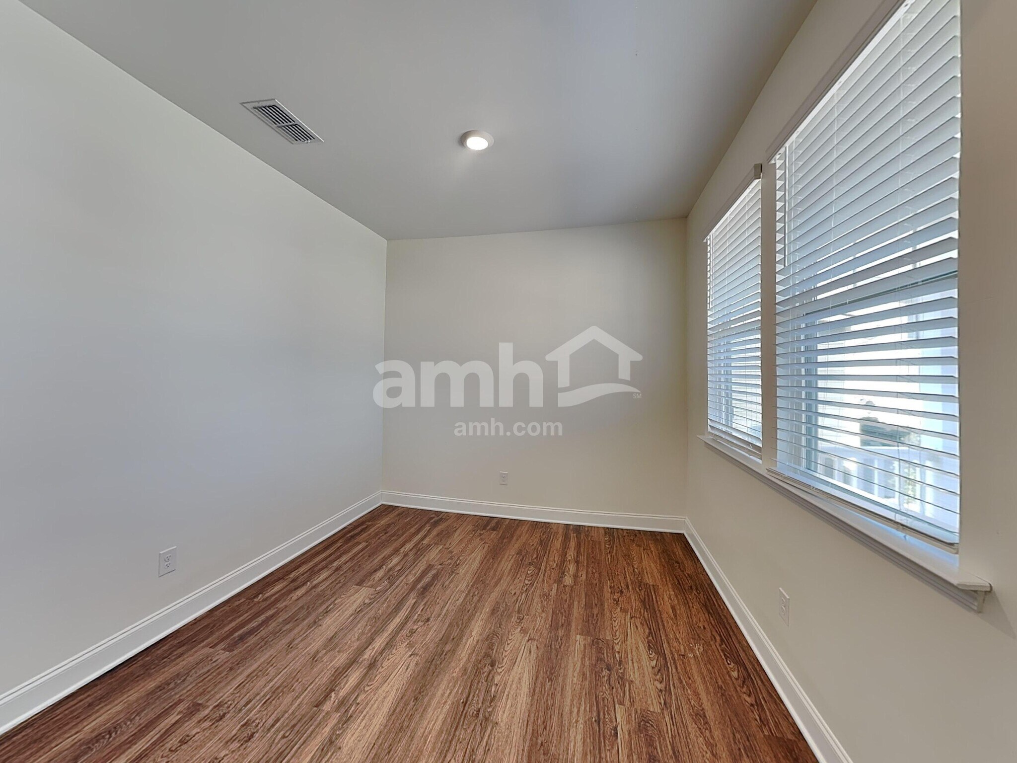 Building Photo - 185 Larragan Dr