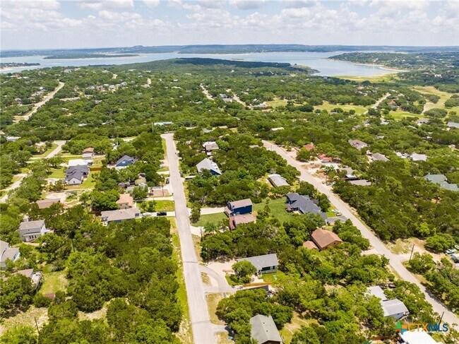 Building Photo - 1526 Bonnyview Dr