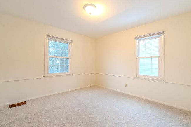 Building Photo - 6825 Xerxes Ave S