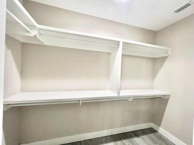 Building Photo - 9 Praiseworthy Dr